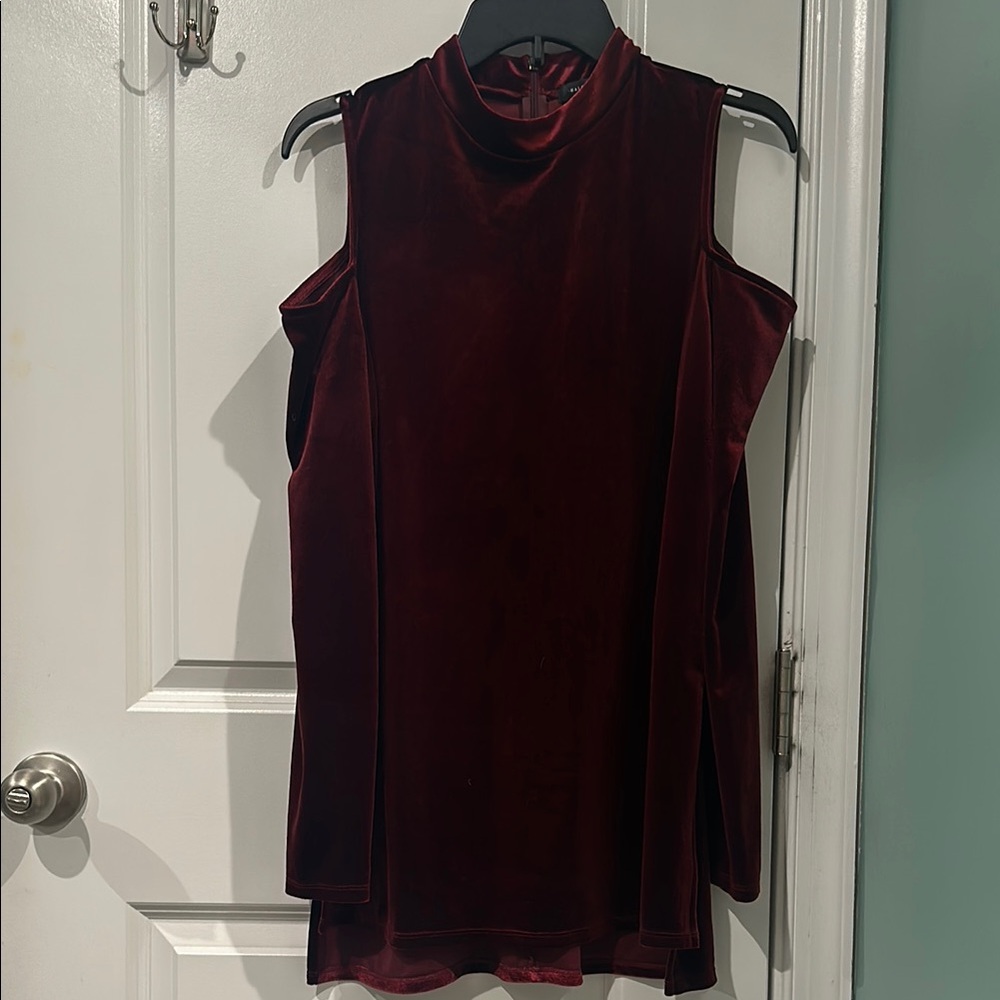 💋 Halogen Red Asymmetrical Cut Out Tank Top
